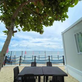 Uyzan Beach Camp by Hiverooms, hotel en Daanbantayan