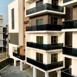 Luxury 2-bedroom Apartment lekki phase 1, hotell i Moba
