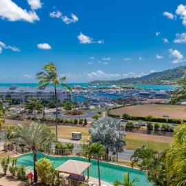 Spa Haven 17B Ocean View, hotel in Airlie Beach