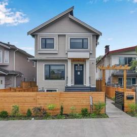 Private Bachelor Suite Near PNE