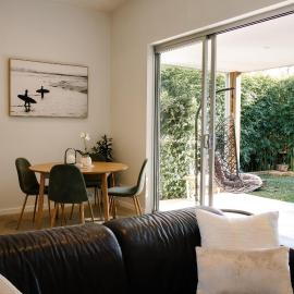 The Waratah House - Modern Coastal Retreat near Cafes & Beach, hotel u gradu Mona Vale