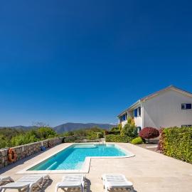 Wabi Sabi | Pool Apartments، فندق في Brzac