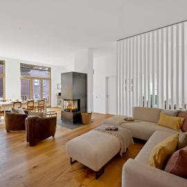 ACKERBÜRGERHAUS - Historische Ferienwohnung mit 4 Schlafzimmern, Kamin, Sauna, Balkon-Terasse, Altstadt und See 5 Min zu Fuß, Moderne Küche, Parkplatz, WLAN