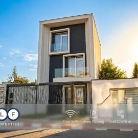 Cazare Voluntari Elf Crib 4 Full Villa - 3 Flats 9 Guests - Groups, hotell i Voluntari