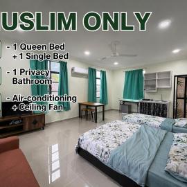 Dikmad Studio Room Kampung Bukit Mentok, hotell i Cukai