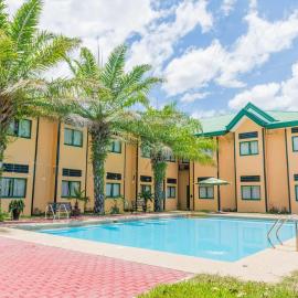 Microtel by Wyndham Cabanatuan, hótel í Cabanatuan