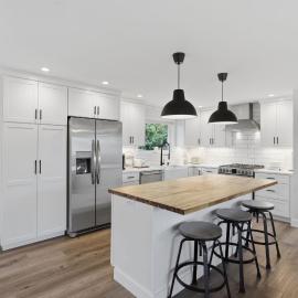 Family Get Away Near Columbia River - Entire home home โรงแรมในแวนคูเวอร์