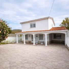 Chalet cerca de la playa de Esmelle, хотел в Pedreira
