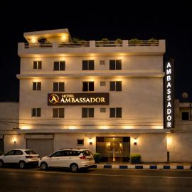 HOTEL AMBASSADOR SUKHNA LaKE, khách sạn ở Chandīgarh