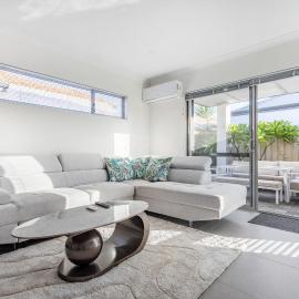 Immaculate and stylish 3 Queen Beds Modern home, hotell i Perth