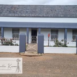 Steytlerville Karoo Backpackers، فندق في Steytlerville