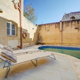 Premium 4BR home with Pool, Space & Style, khách sạn ở Sannat