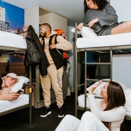 Rotterdam Teleport Hostel, hotel di Rotterdam