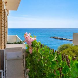 Kalamata Coastal Nest Modern Seaside Escape