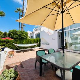 Évasion en famille à Orihuela Costa - Bungalow spacieux avec terrasses et vue sur piscine