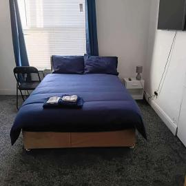 Sleeps 2 - Parking - Wifi, khách sạn ở Oldbury