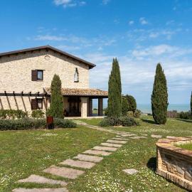 Homiday - Borgo Mediterraneus, hotel sa Pineto
