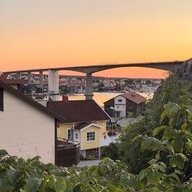 Sunny Central Kungshamn Apartment with 3 Balconies