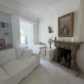 White Suite Capri