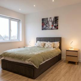 Stanmore Maisonette with Free Parking and Jubilee Line Access