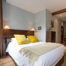 Les Chambres de L'Ecrit'Vin - En plein coeur du centre-ville, Hotel in Beaune