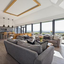 Stylish Loch Lomond Cottage with stunning views