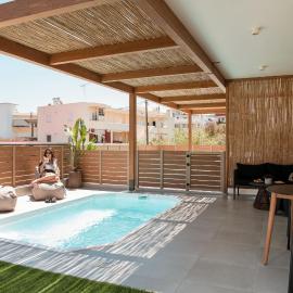 Azura Mar, Seaview Premium Suite with Heated mini pool and Private Parking