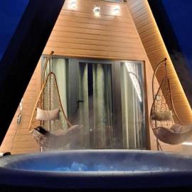 Hot Tub Paradise - Squirrel's House