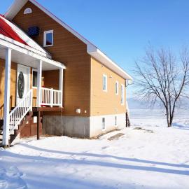 Waterfront chalet - Le Grand Heron-Bleu, hotel in Saint-Félicien