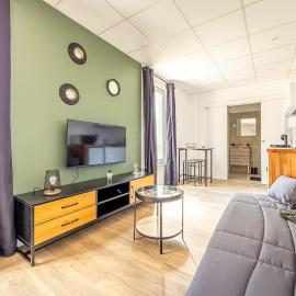 L'Aparté - Rénové - Au coeur de Saint-Maixent-l'École, hotel in Saint-Maixent-lʼÉcole