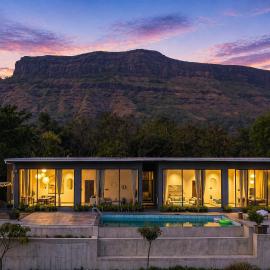 StayVista at Evara Farms with Pool, Lawn & Mountain View, khách sạn ở Kolvan