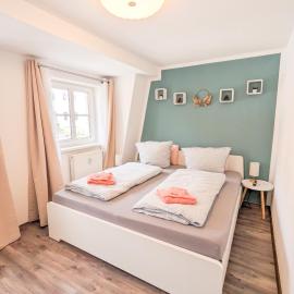 Urlaubsmagie - Ferienwohnung Hochgefühl - Gemeinschaftsgarten, Sauna & Saisonaler Pool - HW4B