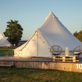 Glamping pospolu, khách sạn ở Mokrovraty