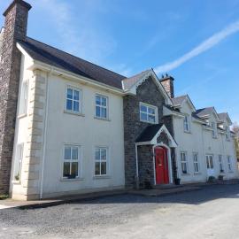 Molly's Self Catering Accommodation, hotel i Cavan