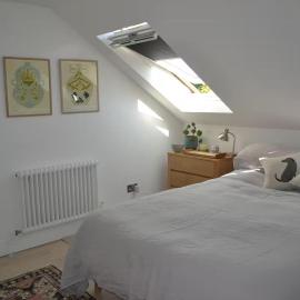 Spacious en-suite with kingsize bed & rain shower، فندق في لندن