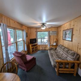 2BR 1BA Cabin #7 Riverside Point Resort, hotel v destinaci Park Rapids