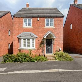 4BD Spacious detached House in Birmingham suitable for Contractors and family's with free parking on private drive sleeps 9