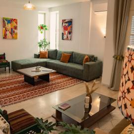 Appartement spacieux et chaleureux sur Hedi Nouira, hotel u gradu Arijana