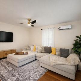 Spacious 2 BR with HotTub Close to Downtown and Beach