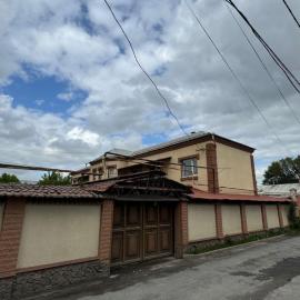 Aruzhan Hostel, hotel in Shymkent