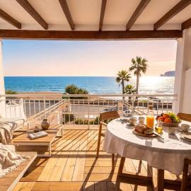 Frontline Sea View Apartment in MORAIRA with Terrace - 21 Steps to Beach, hotell sihtkohas Moraira