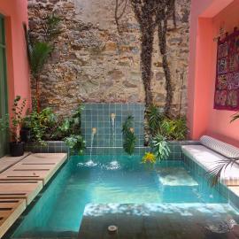 Casa AcoModo at Casco Viejo 6BR Mansion w Pool, hotel in Panama City