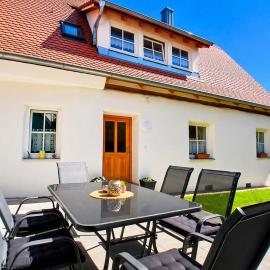 Haus Ornela Gruppenreise 6 Schlafzimmer 3x Bad 2X Küche Garten Grill, hotel em Eggolsheim