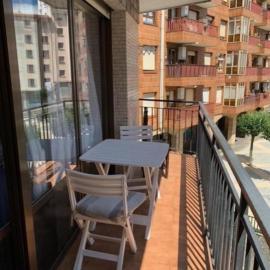 Apart con posibilidad parking con 3 dormitorios y 2 baños para 5 personas, Hotel in Bilbao