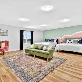 Massive Master BD 2 Kings Plus Ensuite, Hotel in Port Colborne