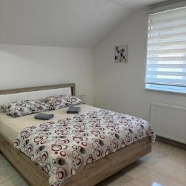 Apartman Diamond LUX, hotel in Surčin
