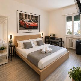 Modena Station - Suite H24, hotel a Mòdena