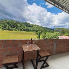 Hospedaje punto de encuentro, hotelli kohteessa Moyobamba