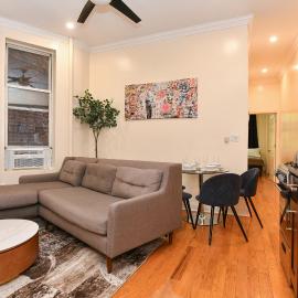 Stylish 2BR Retreat North of Central Park, hotel in New York