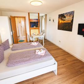 Urlaubsmagie - Ferienwohnung Sonnenfels -Mitten in der Natur mit Terrasse - S2